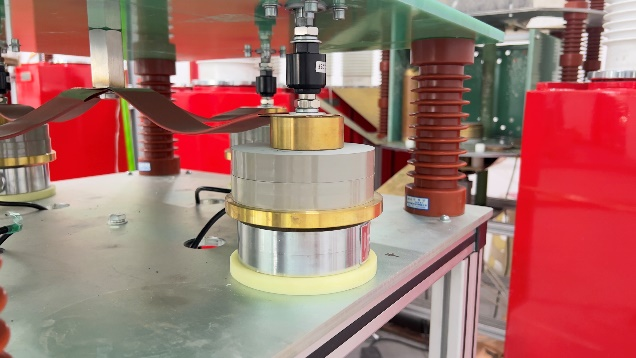 installation-photos-of-mov-samples-and-position-of-current-sensing-10.png installation-photos-of-mov-samples-and-position-of-current-sensing-10.png