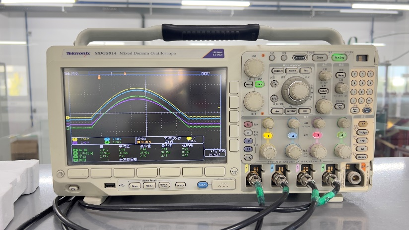 voltage-and-current-waveform-diagrams-in-mov-switching-current-impulse-distribution-test-12.png voltage-and-current-waveform-diagrams-in-mov-switching-current-impulse-distribution-test-12.png